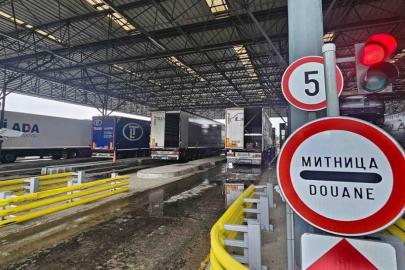 Çikolata  dolu çantadan 220 bin Euro çıktı