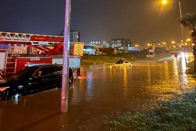 Cizre’de araçlarda mahsur kalan 3 kişiyi itfaiye ekipleri kurtardı