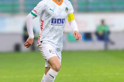 Corendon Alanyaspor kaptanı Efecan Karaca ameliyat edildi