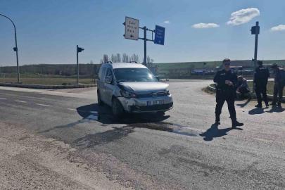Çorum’da hafif ticari araç ile otomobil çarpıştı: 1 yaralı