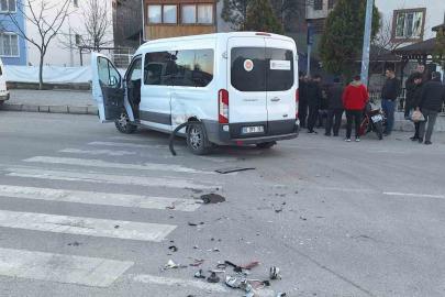 Çorum’da minibüs ile motosiklet çarpıştı: 1 yaralı