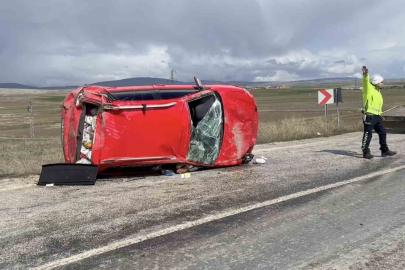 Çorum’da takla atan otomobildeki 3 kişi yaralandı