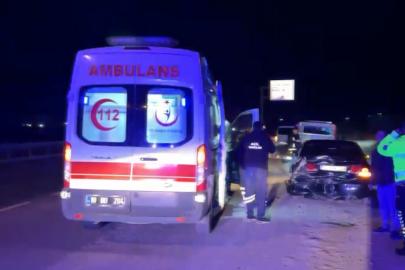 D100’de iki otomobil çarpıştı: 2 yaralı