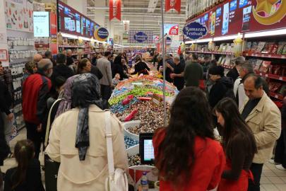 Denizli’de Ramazan Bayramı öncesi indirim kampanyaları yoğun ilgi görüyor