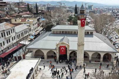 Depremde hasar gören 583 yıllık Ulu Cami yeniden ibadete açıldı