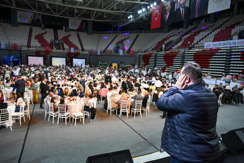 Devlet koruması altındaki çocuklar, koruyucu aileler ve yeni evli çiftler aynı sofrada buluştu