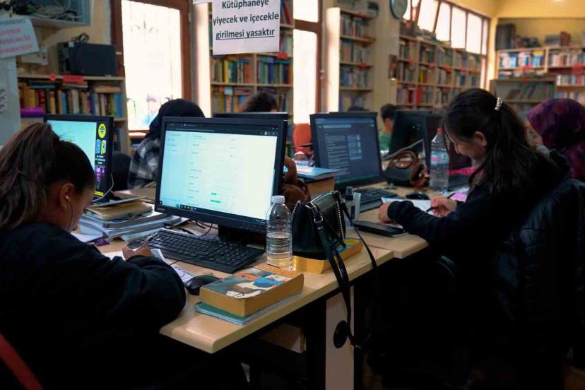 Didim Belediyesi Halk Kütüphanesi gençlerin buluşma merkezi oldu