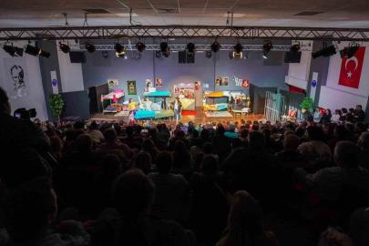 Didim’de ‘Kadın Kadına Özgürlük’ oyunu sanatseverlerle buluştu