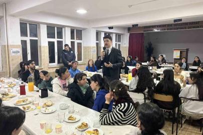 Digor Kaymakamı Ahmed Tayyib Kahraman öğrencilerle iftar sofrasında buluştu