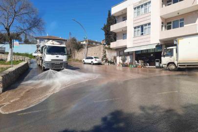 Dilovası’nda cadde ve pazar yerlerinde Ramazan ayı temizliği