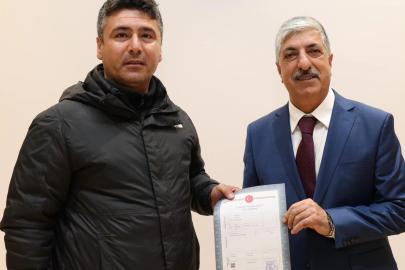 Dilovası’nda imar sorunu çözülen 423 vatandaşa tapuları dağıtıldı