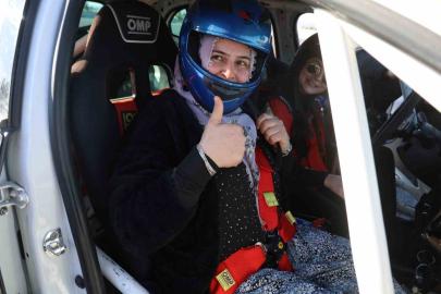 Dimili kadınlardan copilot deneyimi