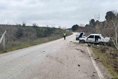 Direksiyon hakimiyetini kaybeden sürücü ağaca çarptı: 1 yaralı