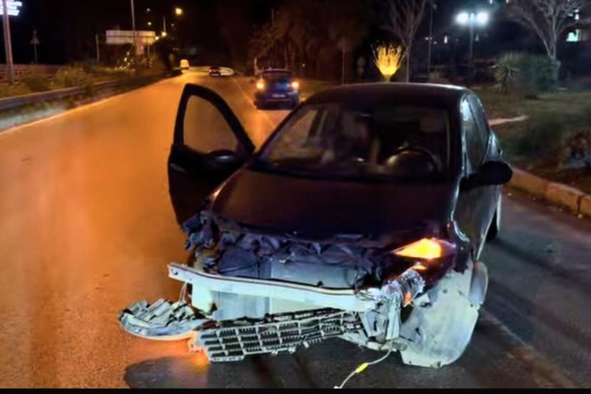 Direksiyon hakimiyetini kaybeden sürücü yaralandı