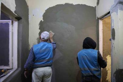 Diyarbakır’da ihtiyaç sahibi vatandaşın evi ‘denetimli serbestlik hükümlülerince’ onarıma alındı