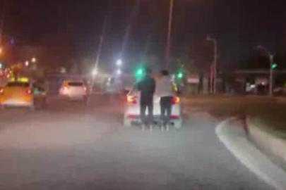 Diyarbakır’da patenli gençlerin tehlikeli yolculuğu