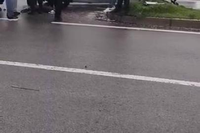 Diyarbakır’da trafik kazası: Araç refüje çarparak durabildi