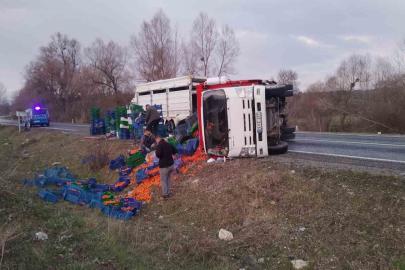 Domaniç’te kamyonet takla attı: 2 yaralı