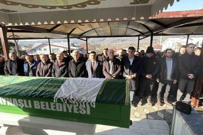 Düzce’de eğitim camiasının sevilen öğretmeni son yolculuğuna uğurlandı