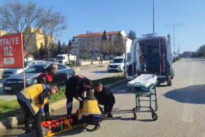 Edirne’de kırmızı ışıkta geçen yayaya araç çarptı