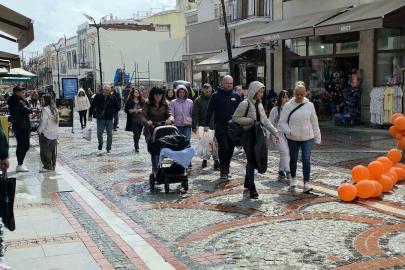 Edirne’de yağmura rağmen alışveriş yoğunluğu