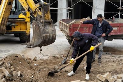Edremit Belediyesi Altınkum’da ve Kadıköy’de yolları yeniliyor