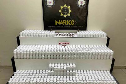 Edremit’te araçta 42 bin 600 sentetik ecza ele geçirildi