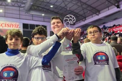 Efelerli öğrenciler robot tasarımında Ege Bölgesi birincisi oldu