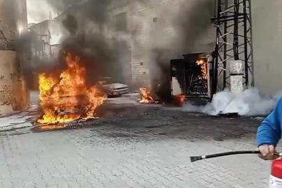Elektrik panosu alev aldı, 3 araç zarar gördü