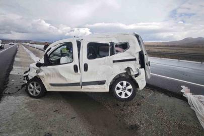 Emniyet kemerini takmayan sürücü araçtan fırladı