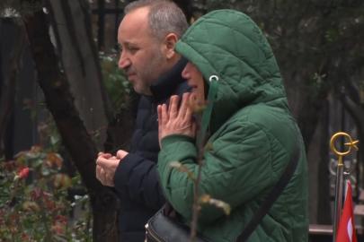 En acı bayram, Edirnekapı Şehitliği’nde gözyaşlarını tutamadı