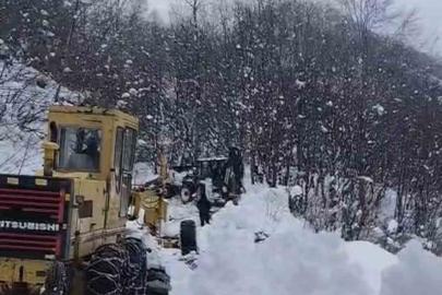 Erbaa’da kapanan köy yolu ekiplerin çalışmasıyla açıldı