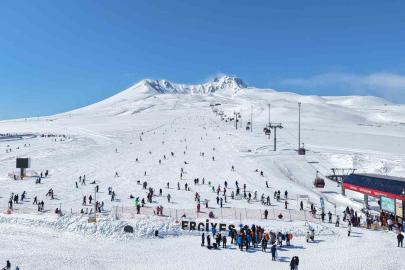 Erciyes, ara tatil ve Ramazan Bayramı’nda kayakseverleri bekliyor