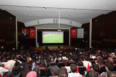 ERÜ’de milli maç heyecanı dev ekrana taşındı