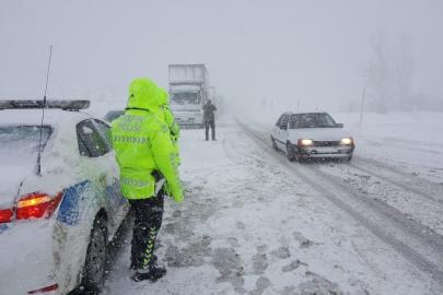 Erzincan güne karla uyandı: Kar ve sis ulaşımı aksattı