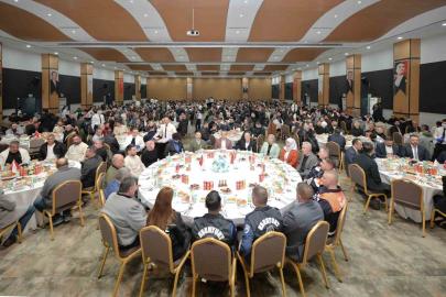 Esenyurt Belediye Başkan Vekili Can Aksoy, belediye personeli ile iftar programında bir araya geldi