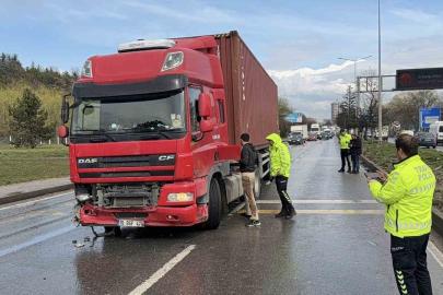 Eskişehir’de 4 aracın karıştığı zincirleme kazada 1 kişi yaralandı