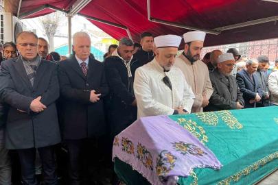 Fatih’te çöken binada hayatını kaybeden yaşlı kadın son yolculuğuna uğurlandı