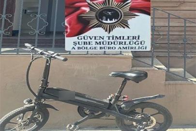 Fatih’te kadının cep telefonunu çalan hırsız yakalandı