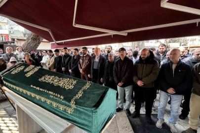 Fatih’te kocası tarafından öldürülen Semiha Deniz son yolculuğuna uğurlandı