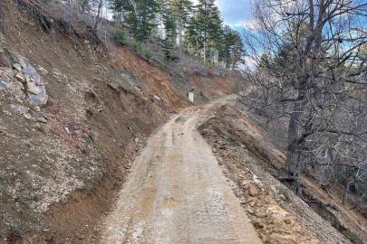 Feke’de kar ve heyelanla mücadele sürüyor
