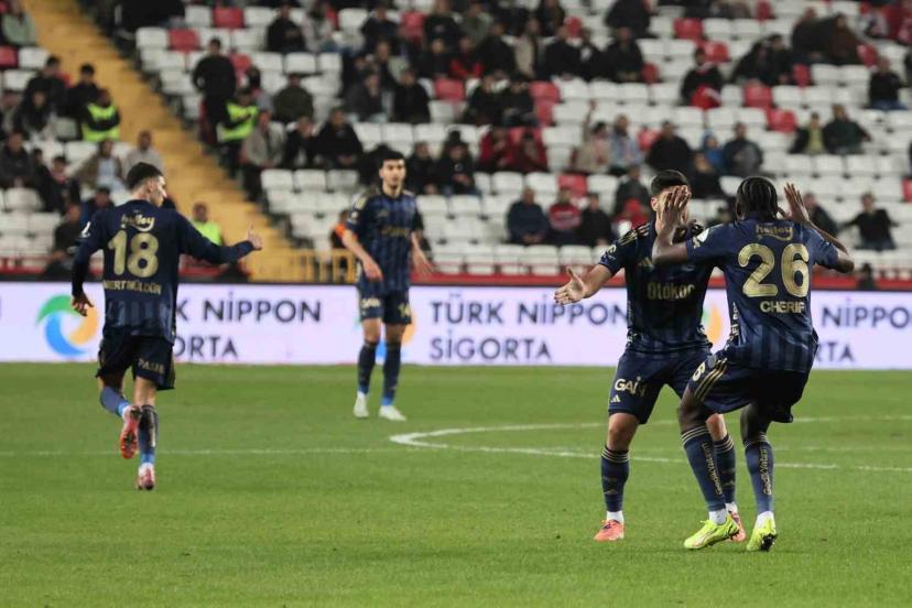 Fenerbahçe, 3. kez 2-0 geriye düştüğü maçta puan aldı