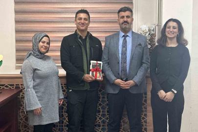 Gazeteci-yazar İbrahimoğlu öğrencilerle bir araya geldi