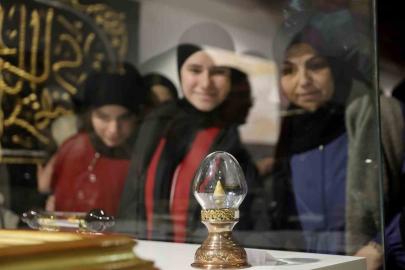 Gaziantep Büyükşehir ev sahipliğinde Mukaddes Emanetler Sergisi’ne yoğun ilgi