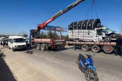 Gaziantep’te minibüs ile kamyonet çarpıştı: 4 yaralı