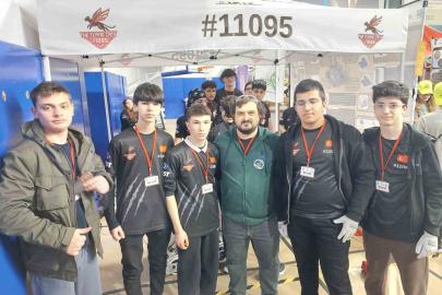 Gebze’nin Robotik Takımları Turknet’in Gigafiber’i ile desteklediği FRC’de