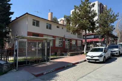 Gediz’de şehrin kalbindeki bina belediyeye kazandırıldı