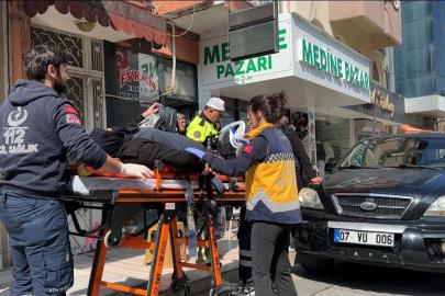 Geri manevra sırasında kaldırımda oturan yaşlı kadına çarpan sürücüye ’neden çarptın’ sitemi