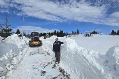 Giresun’un turizm merkezi Kulakkaya Yaylası’nda kar kalınlığı 2 metreyi buldu