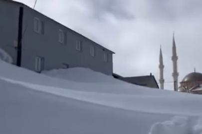 Gümüşhane’nin yaylalarında kar kalınlığı evlerin boyuna ulaştı